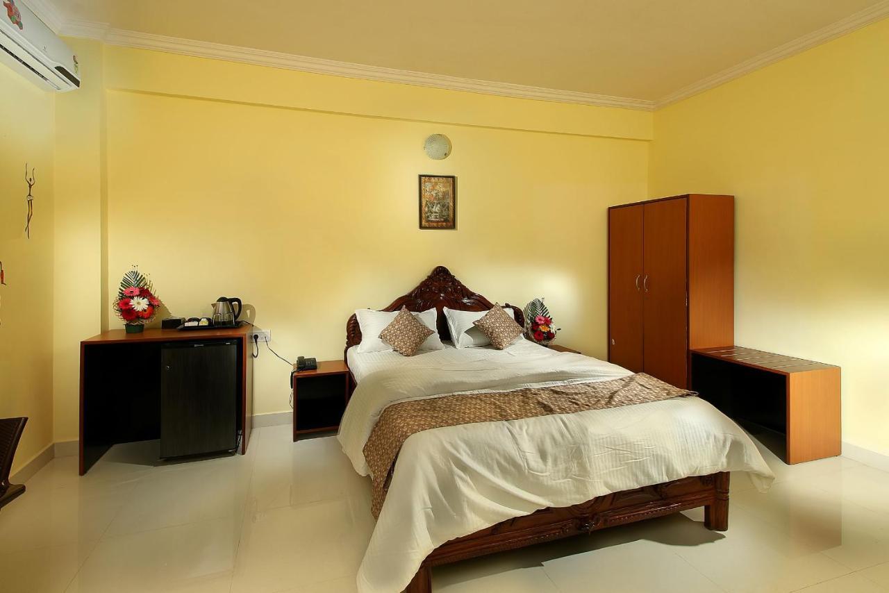 Hotel 7 Seas Вагатор Экстерьер фото